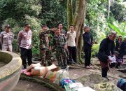 Polres Probolinggo Kawal Kegiatan Adat Mendak Tirta di Air Terjun Madakaripura Jelang Yadnya Kasada.