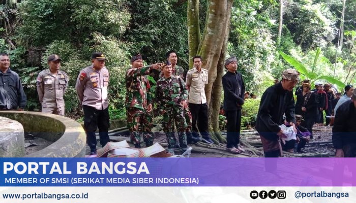 Polres Probolinggo Kawal Kegiatan Adat Mendak Tirta di Air Terjun Madakaripura Jelang Yadnya Kasada.