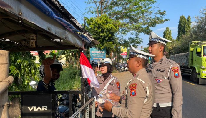 Polres Probolinggo Berbagi Ribuan Bendera, Bangkitkan Semangat RI ke 80