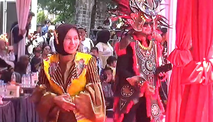 Dinas Pendidikan dan Kebudayaan Kota Probolinggo Ramaikan Pawai Budaya Hari Jadi ke-666.