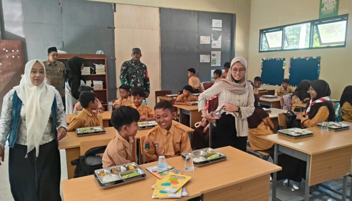 Bukti Nyata Kepedulian! Owner SPPG Wonosuko Pantau Langsung Distribusi MBG