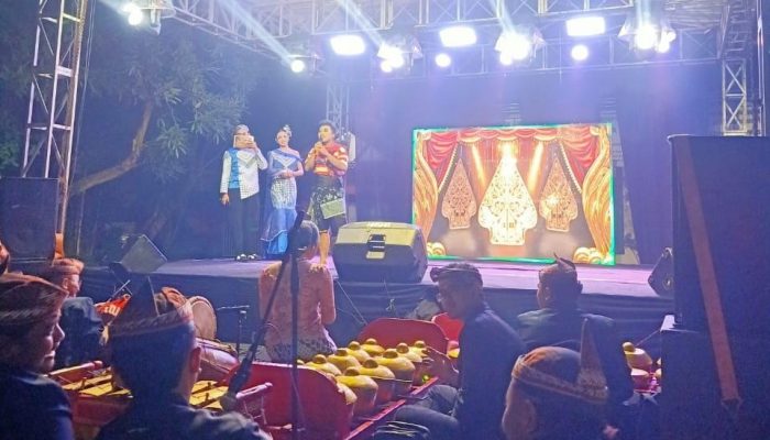 Mahasiswa Unesa Tutup KKNT di Desa Sajen dengan Pagelaran Ludruk yang Meriah