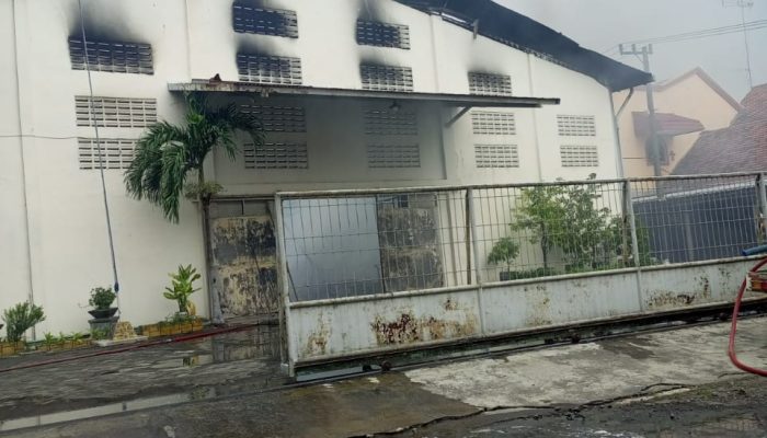 Kebakaran Pabrik Sepatu Jombang: Investigasi Berlanjut, Tidak Ada Korban Jiwa