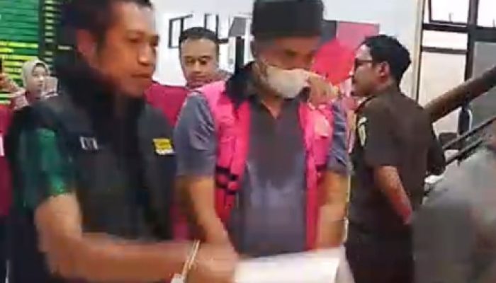 2.2 M Raib, Mantan Kades dan Bendahara Padasan Ditahan Kejari Bondowoso