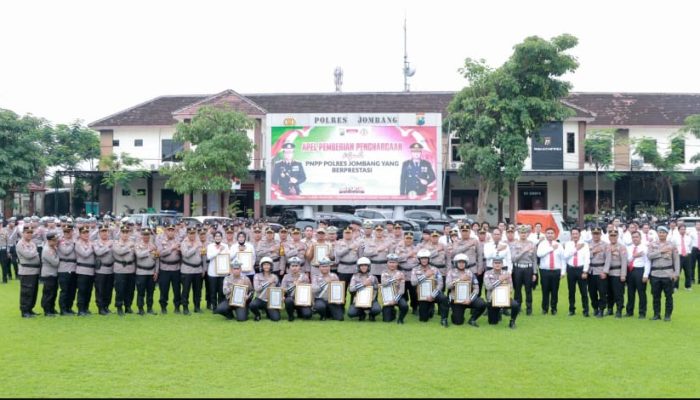 15 Anggota Terima Penghargaan, Kapolres Jombang Dorong Profesionalisme dan Integritas