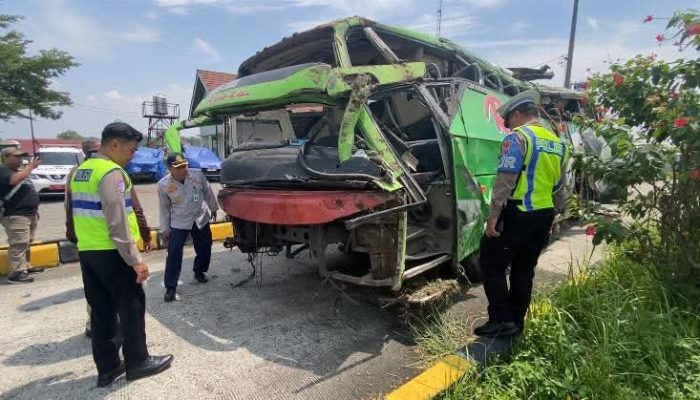 Kecelakaan Maut di Tol KM 687 Jombang, Sopir Bus Restu Diduga Kabur