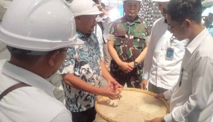 Dandim 0822 Dampingi Kunjungan Komisi IV DPR RI, Pastikan Stok Beras Aman di Gudang Bulog