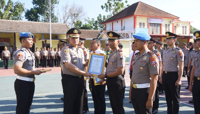 Kerja Keras Berbuah Penghargaan, Kasat Reskrim dan 40 Personel Polres Bondowoso Diganjar Apresiasi