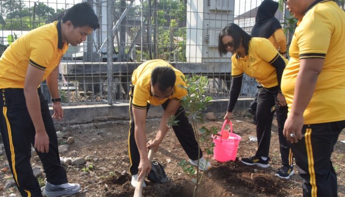 Polres Bondowoso Bergerak! Green Policing di Aspol Perintis, Wujudkan Lingkungan Bersih dan Asri”