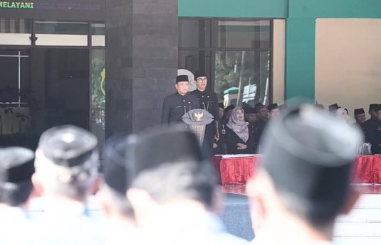 upacara peringatan Hari Jadi ke-81 Provinsi Jawa Timur Tahun 2026 di halaman Sekretariat Daerah Kabupaten Bondowoso.